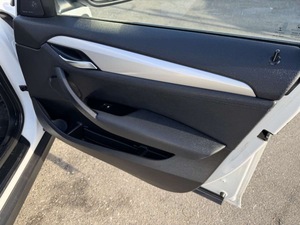 2015 BMW X1 Image 14