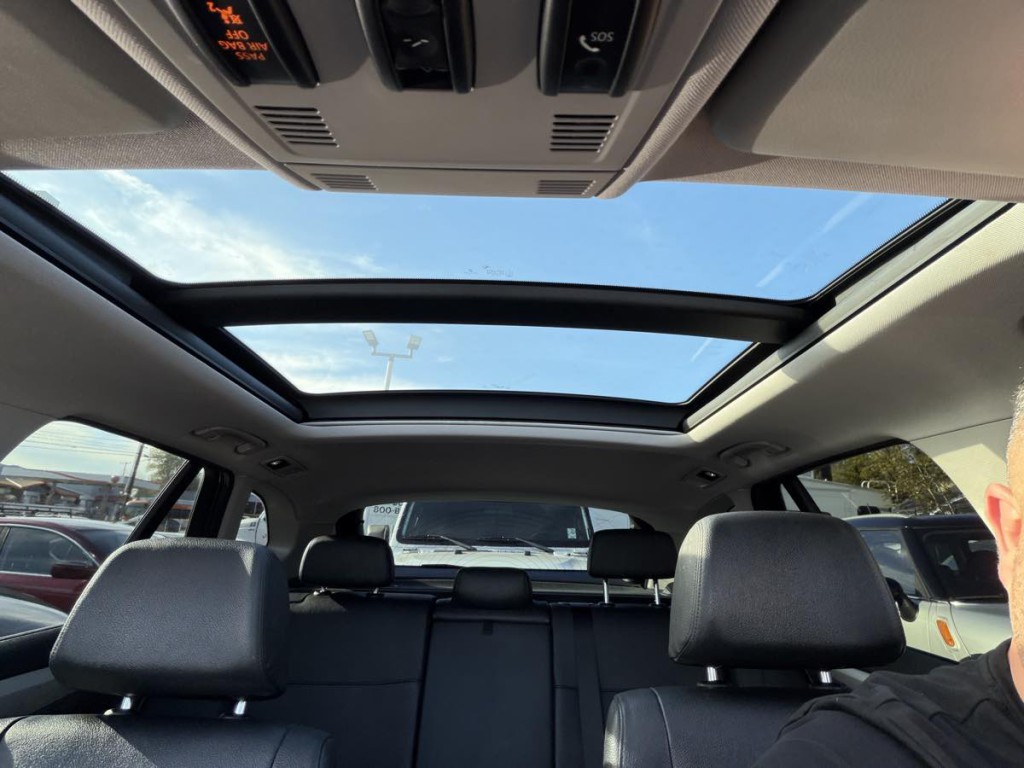 2015 BMW X1 Image 22