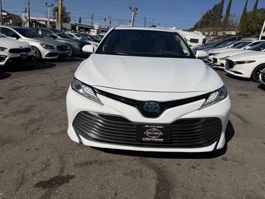 2019 Toyota Camry Image 2