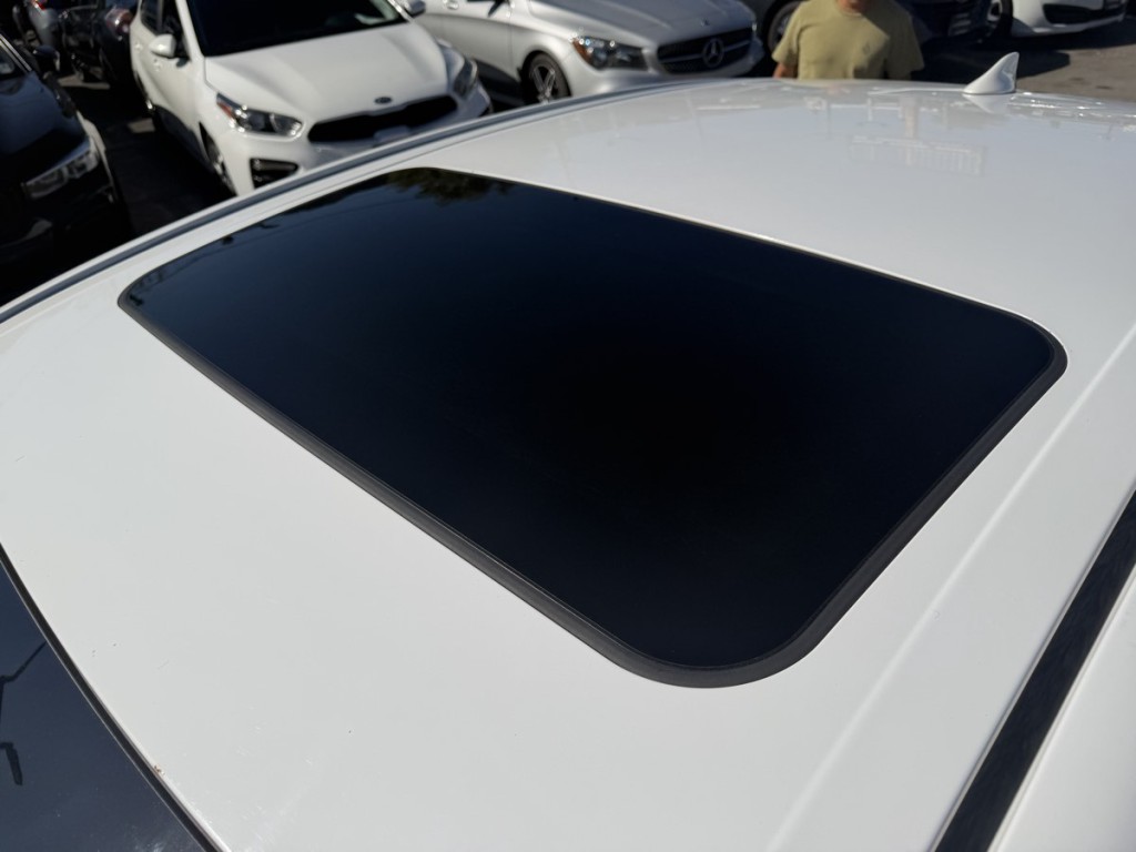 2019 Toyota Camry Image 7