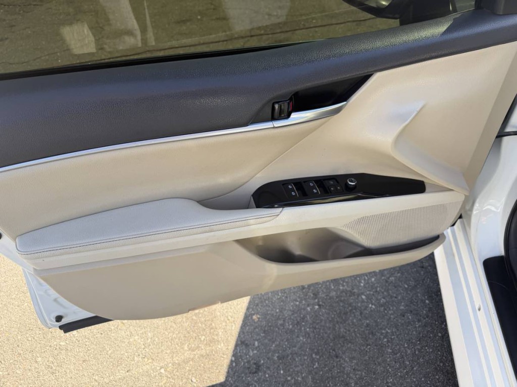 2019 Toyota Camry Image 9