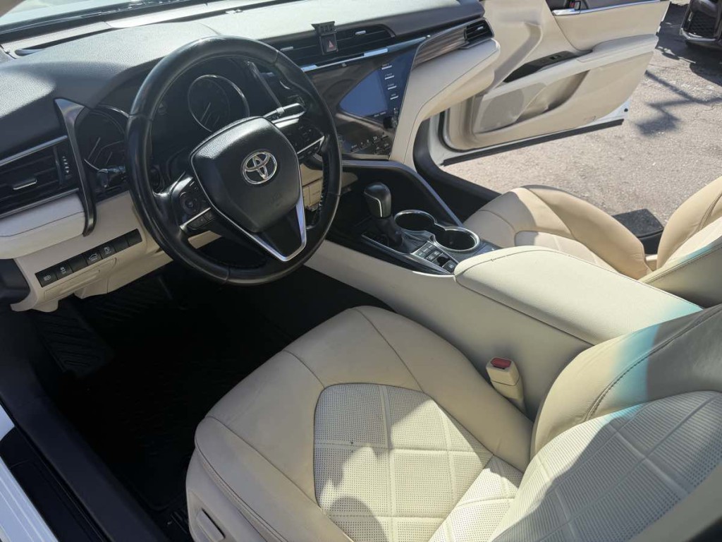 2019 Toyota Camry Image 10