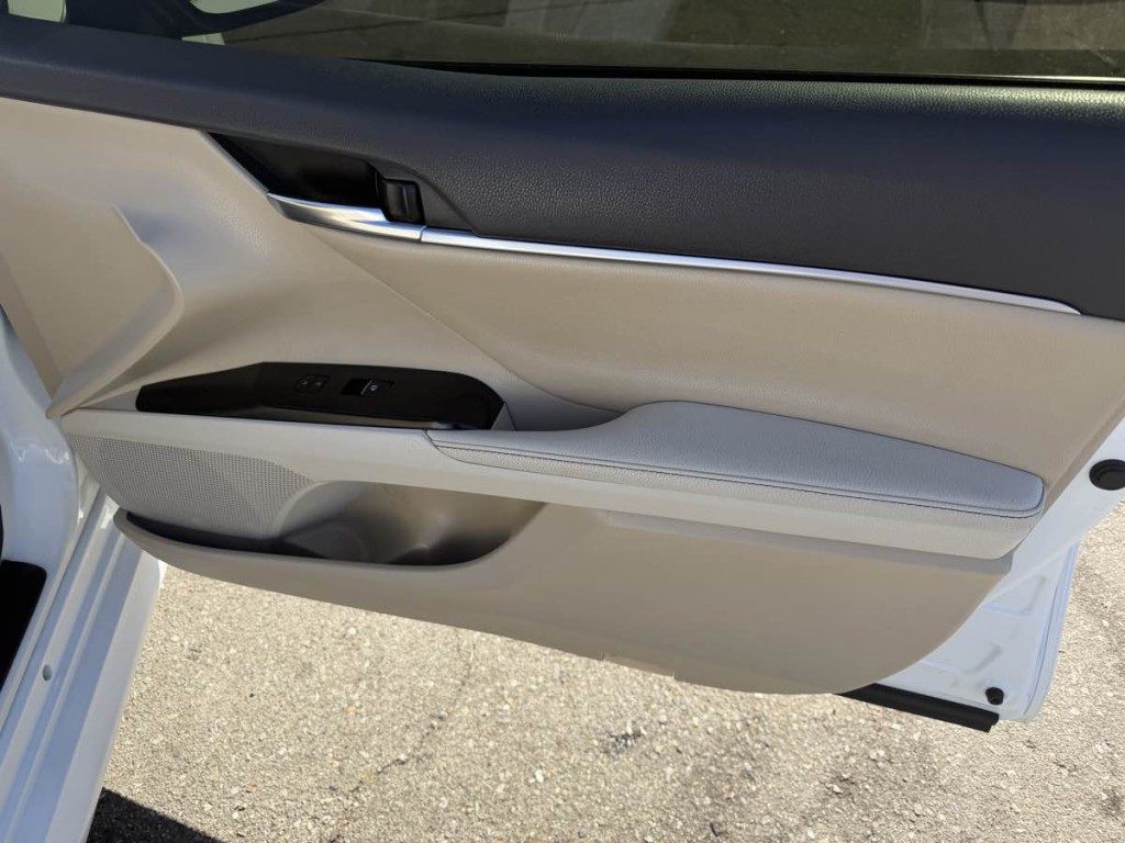 2019 Toyota Camry Image 17