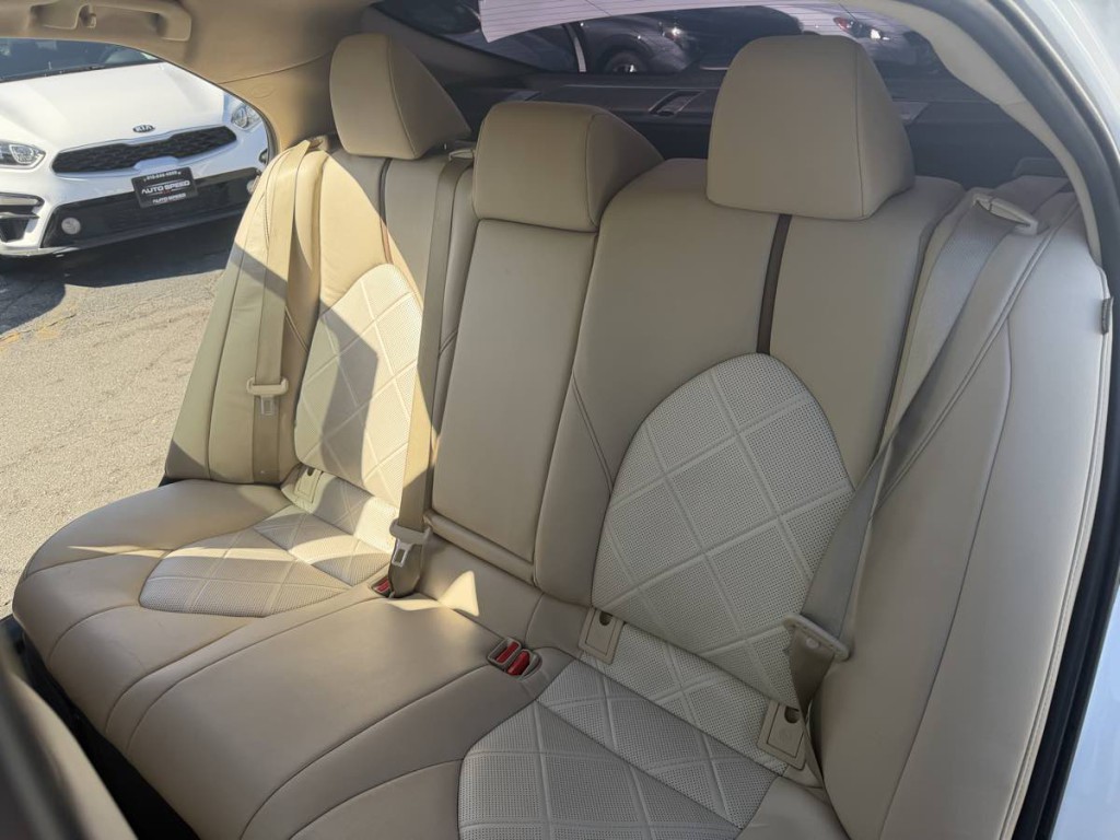 2019 Toyota Camry Image 19