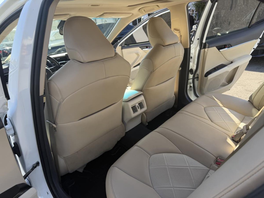 2019 Toyota Camry Image 21