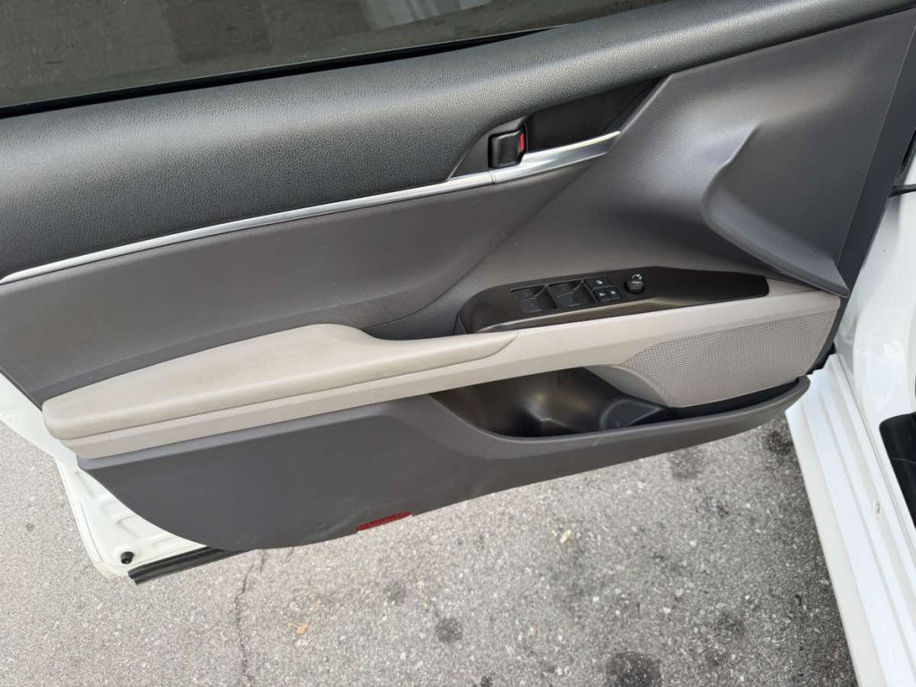 2021 Toyota Camry Image 8