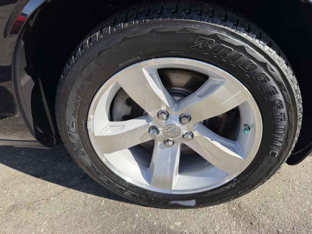 2009 Dodge Challenger Image 9