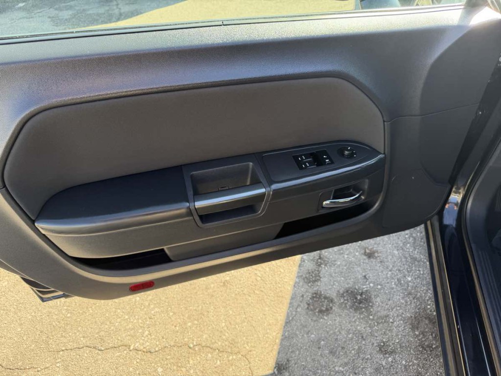 2009 Dodge Challenger Image 10