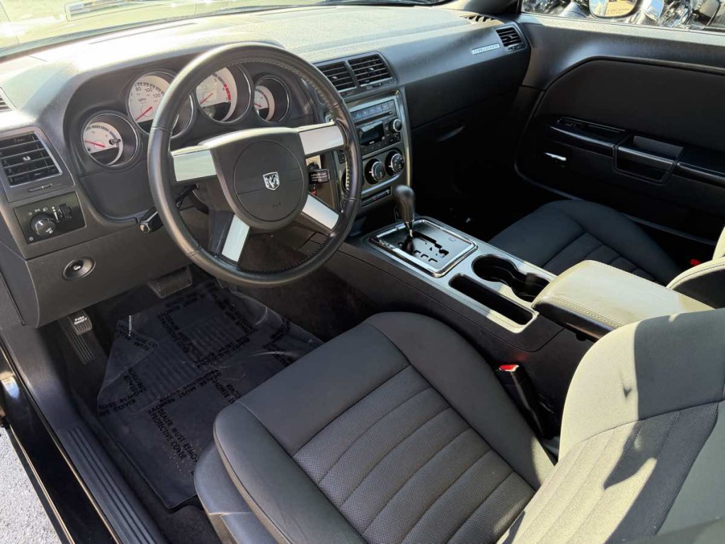 2009 Dodge Challenger Image 11