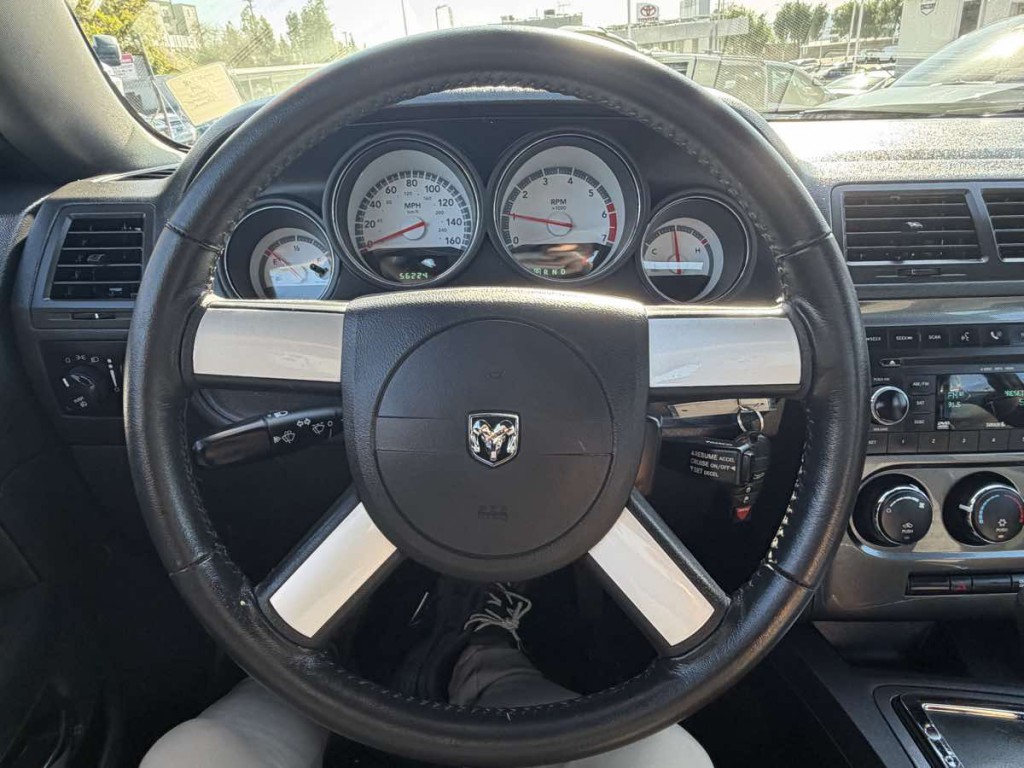 2009 Dodge Challenger Image 12