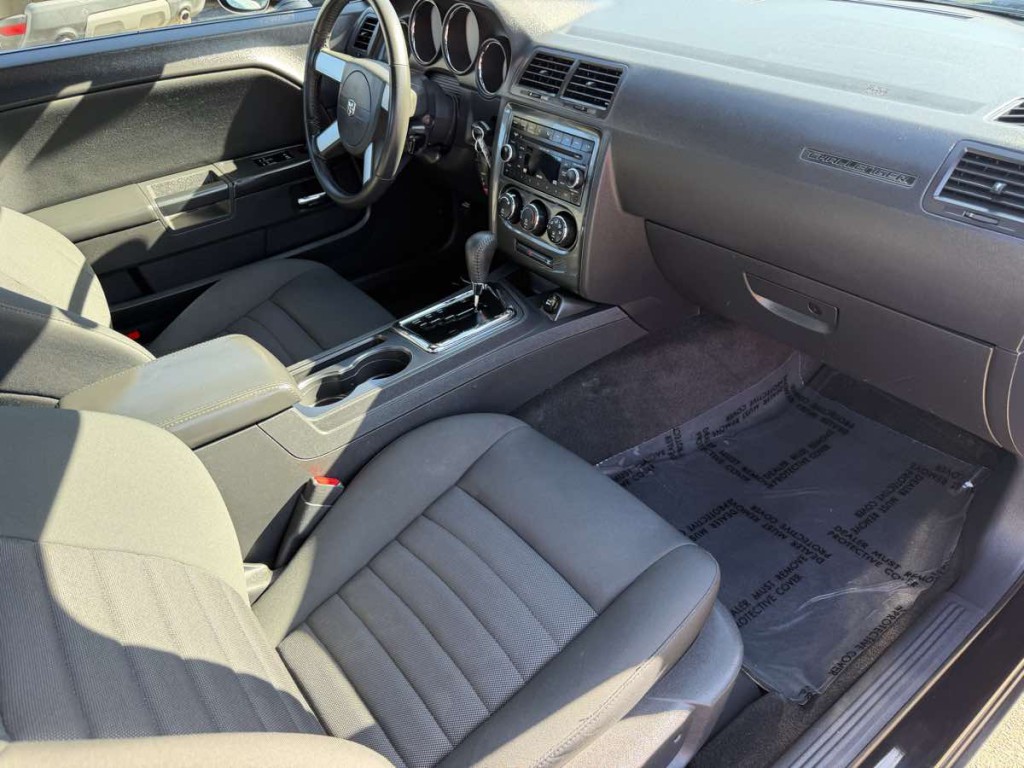2009 Dodge Challenger Image 16