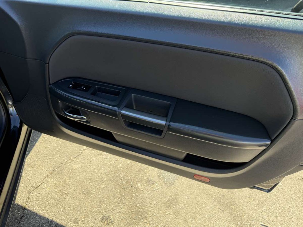 2009 Dodge Challenger Image 17