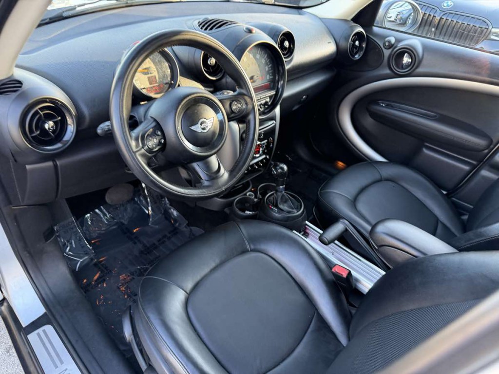 2015 MINI Countryman Image 9