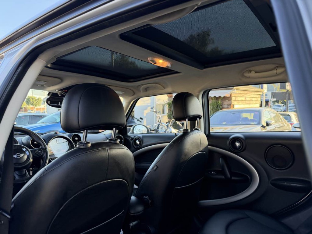 2015 MINI Countryman Image 12