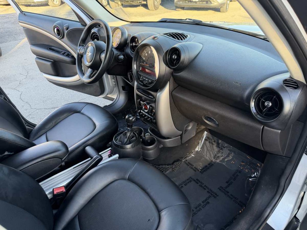 2015 MINI Countryman Image 17