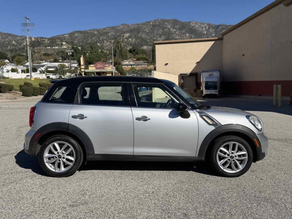 2014 MINI Countryman Image 2
