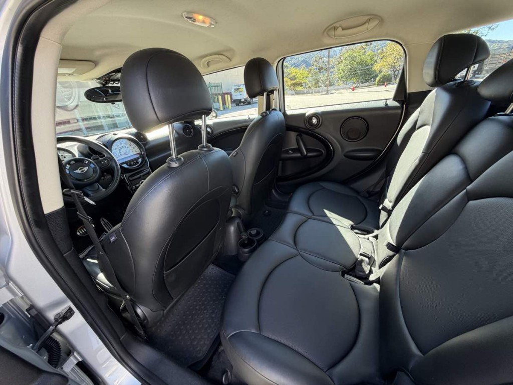 2014 MINI Countryman Image 12