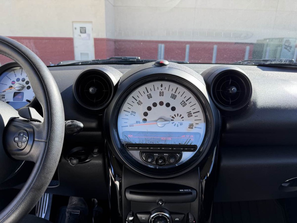 2014 MINI Countryman Image 16