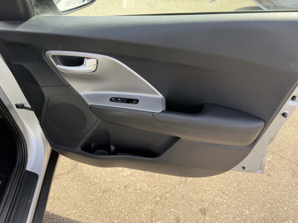 2020 Kia Niro Image 11