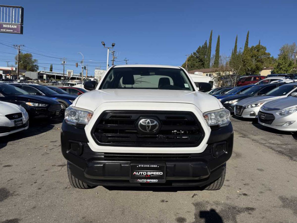 2019 Toyota Tacoma Image 2