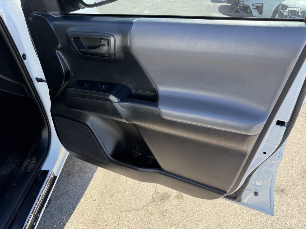 2019 Toyota Tacoma Image 8