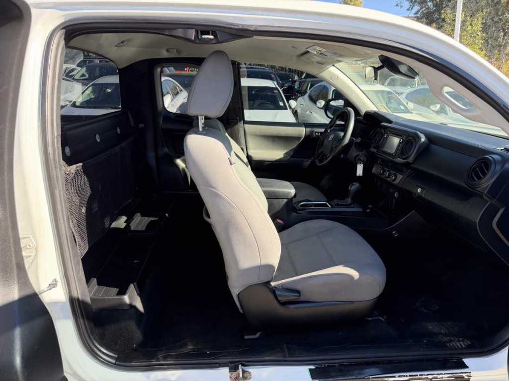 2019 Toyota Tacoma Image 10