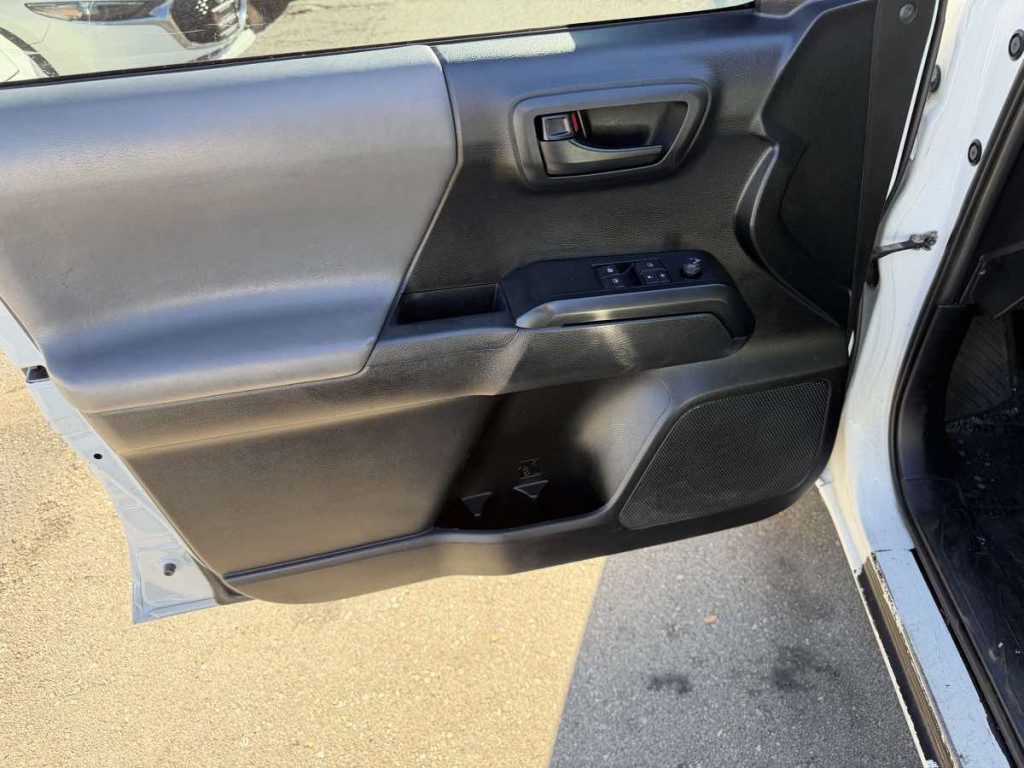 2019 Toyota Tacoma Image 13