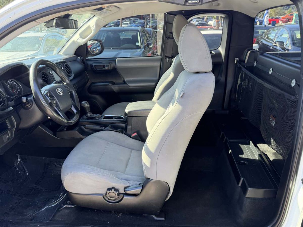 2019 Toyota Tacoma Image 16