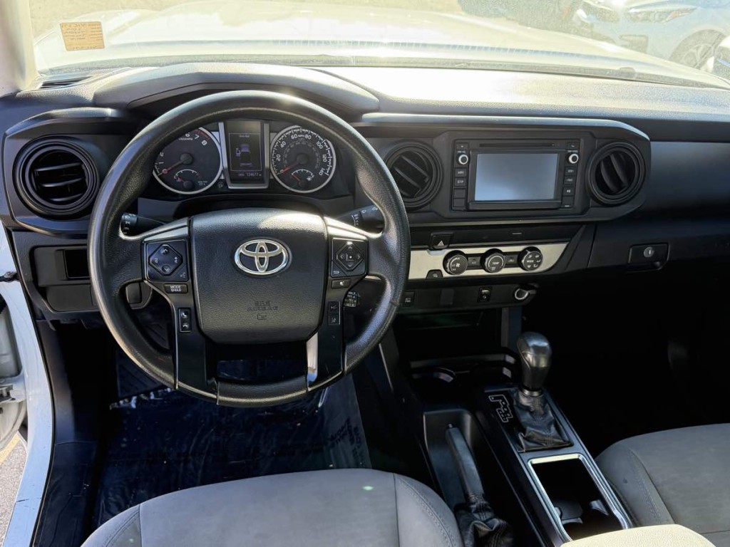 2019 Toyota Tacoma Image 18