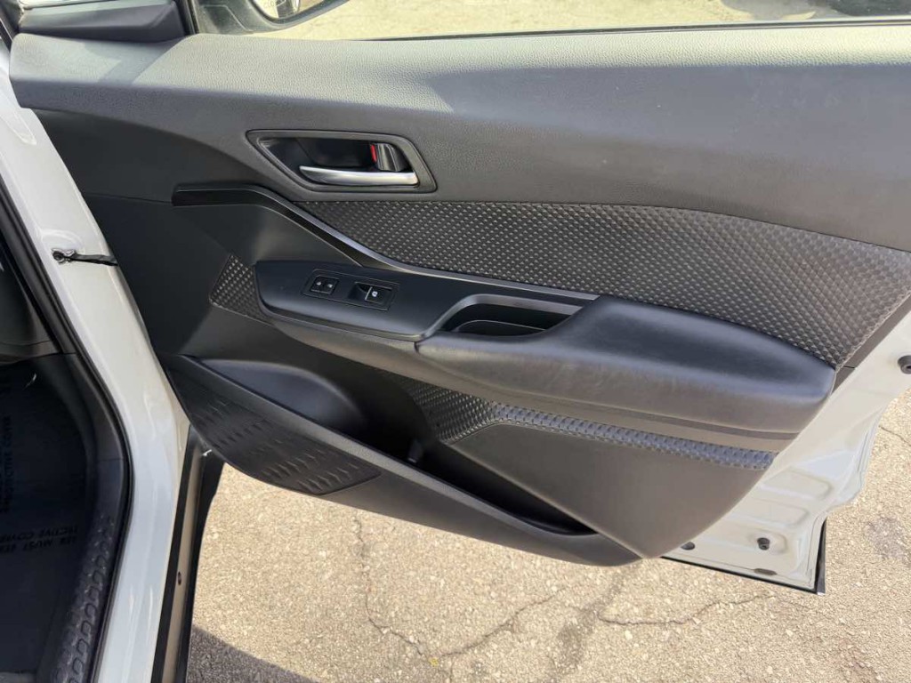 2018 Toyota C-HR Image 11