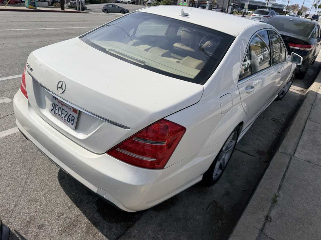 2011 Mercedes-Benz S-Class Image 3