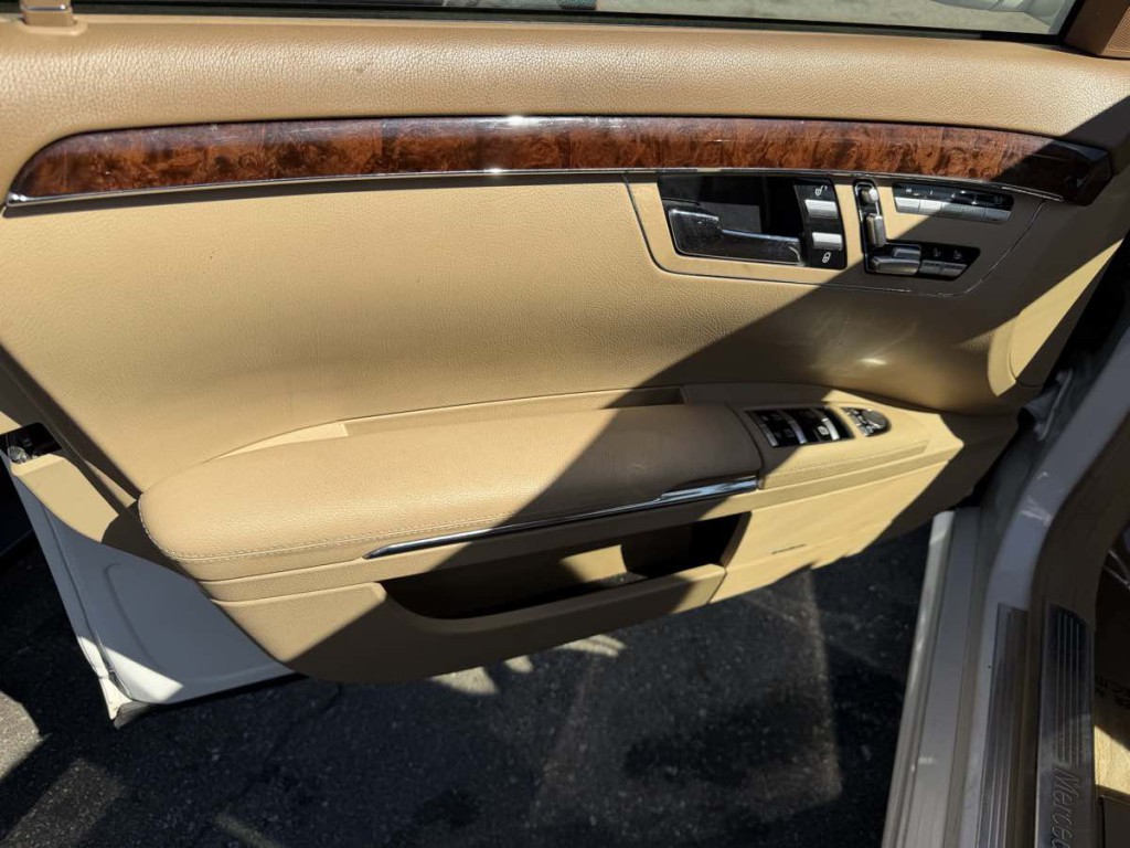2011 Mercedes-Benz S-Class Image 12