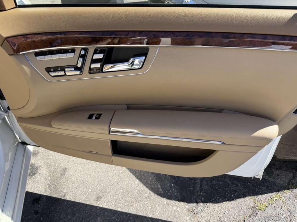 2011 Mercedes-Benz S-Class Image 16