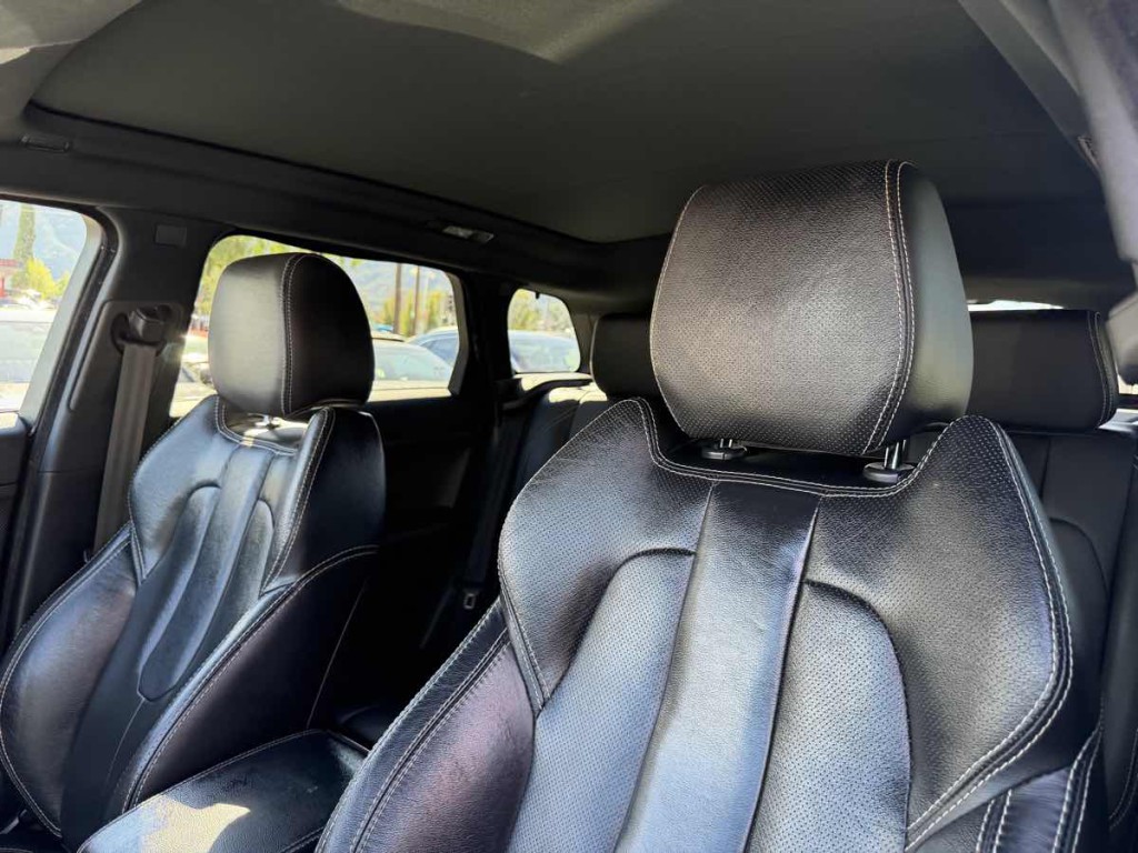 2012 Land Rover Range Rover Evoque Image 18