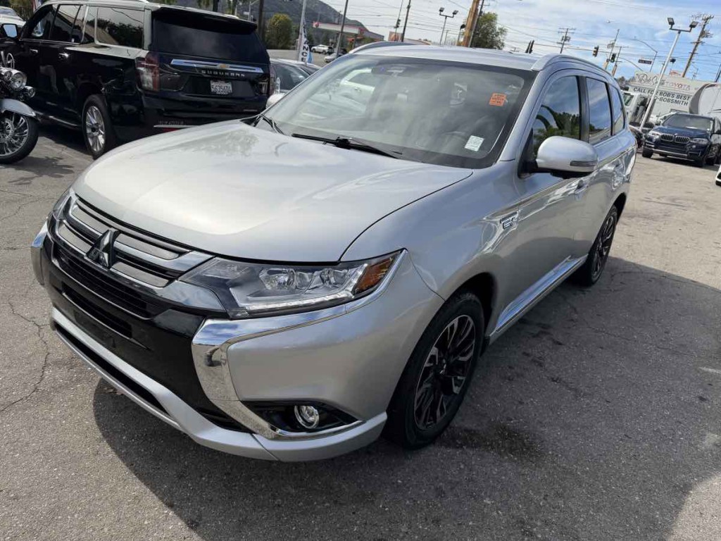 2018 Mitsubishi Outlander Image 2