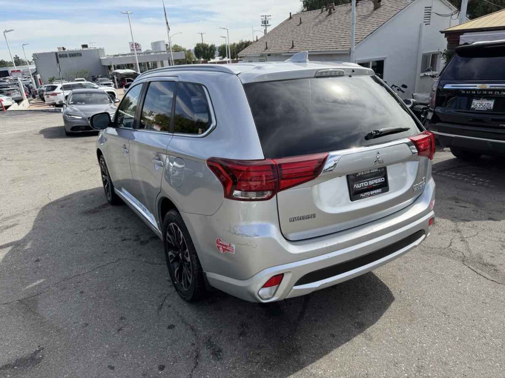 2018 Mitsubishi Outlander Image 4