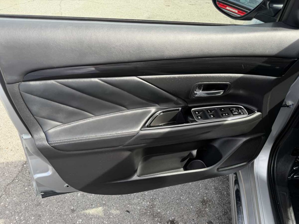 2018 Mitsubishi Outlander Image 11