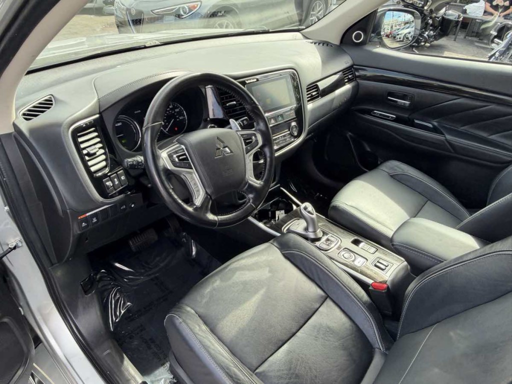 2018 Mitsubishi Outlander Image 12