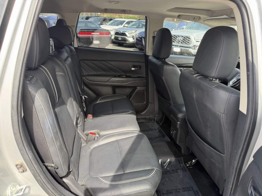 2018 Mitsubishi Outlander Image 15