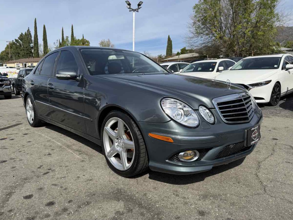 2009 Mercedes-Benz E-Class Image 1