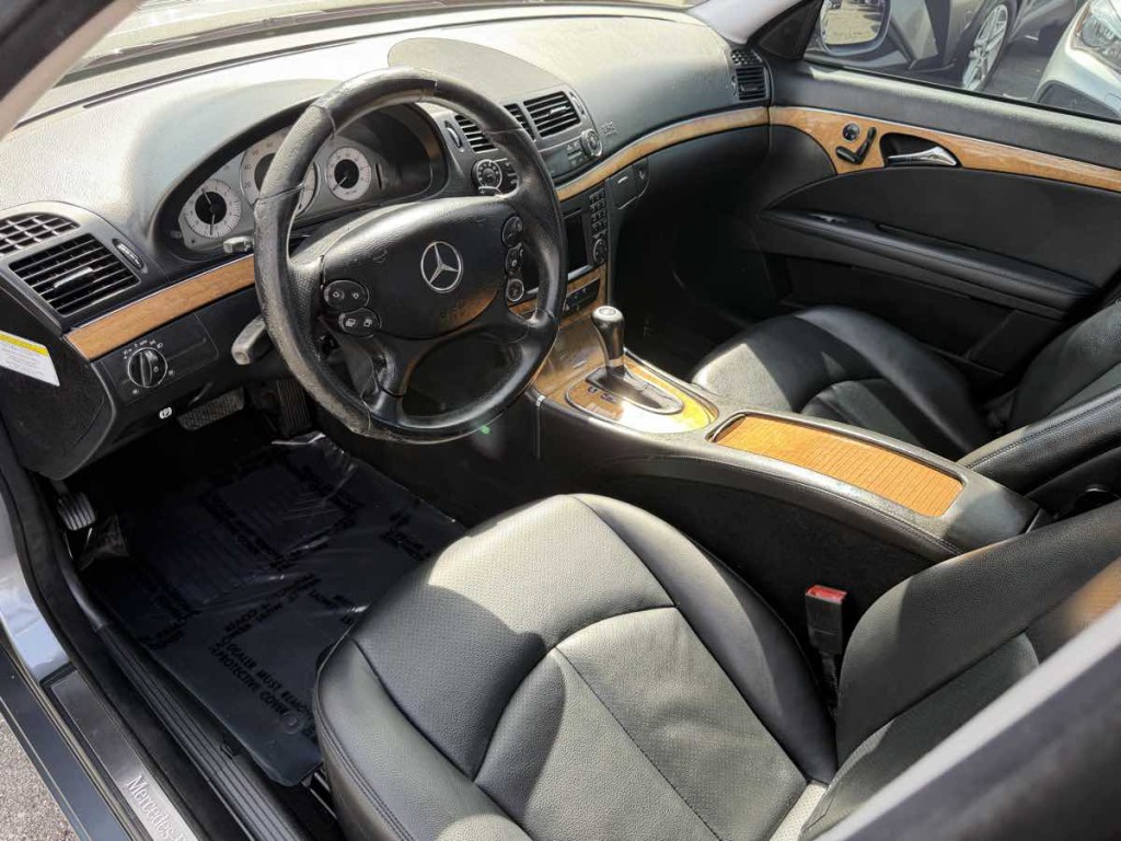 2009 Mercedes-Benz E-Class Image 8
