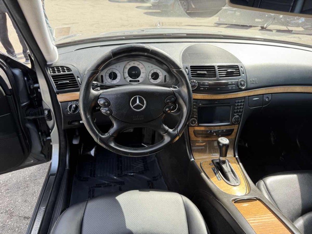 2009 Mercedes-Benz E-Class Image 9