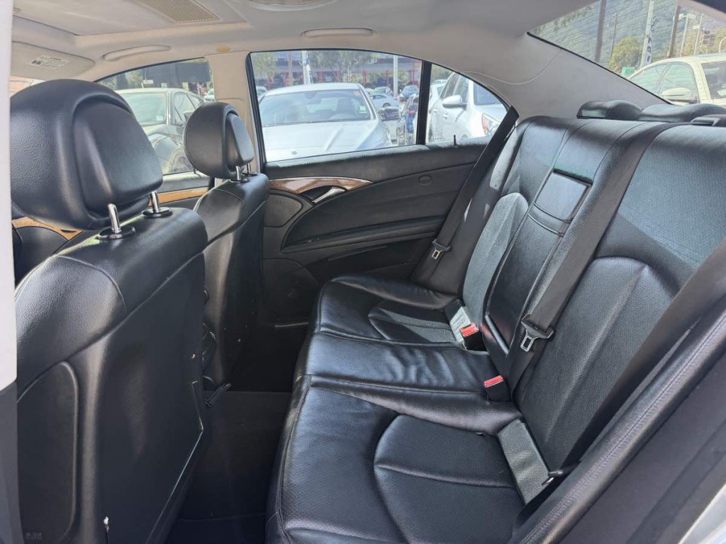 2009 Mercedes-Benz E-Class Image 13