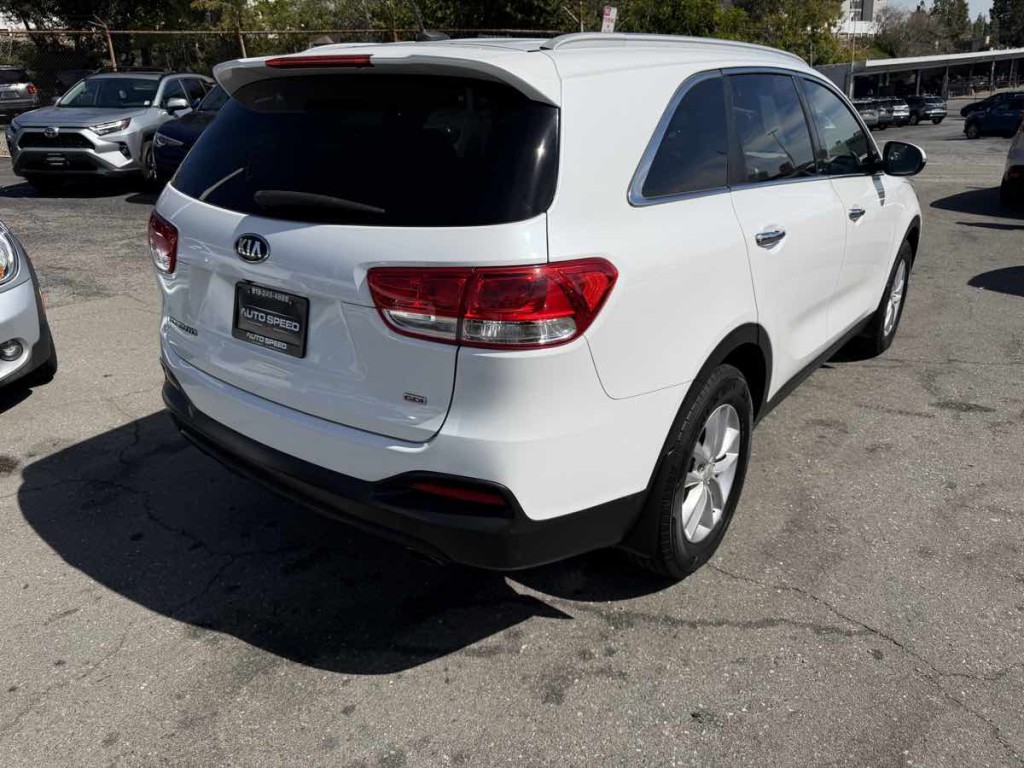 2017 Kia Sorento Image 4