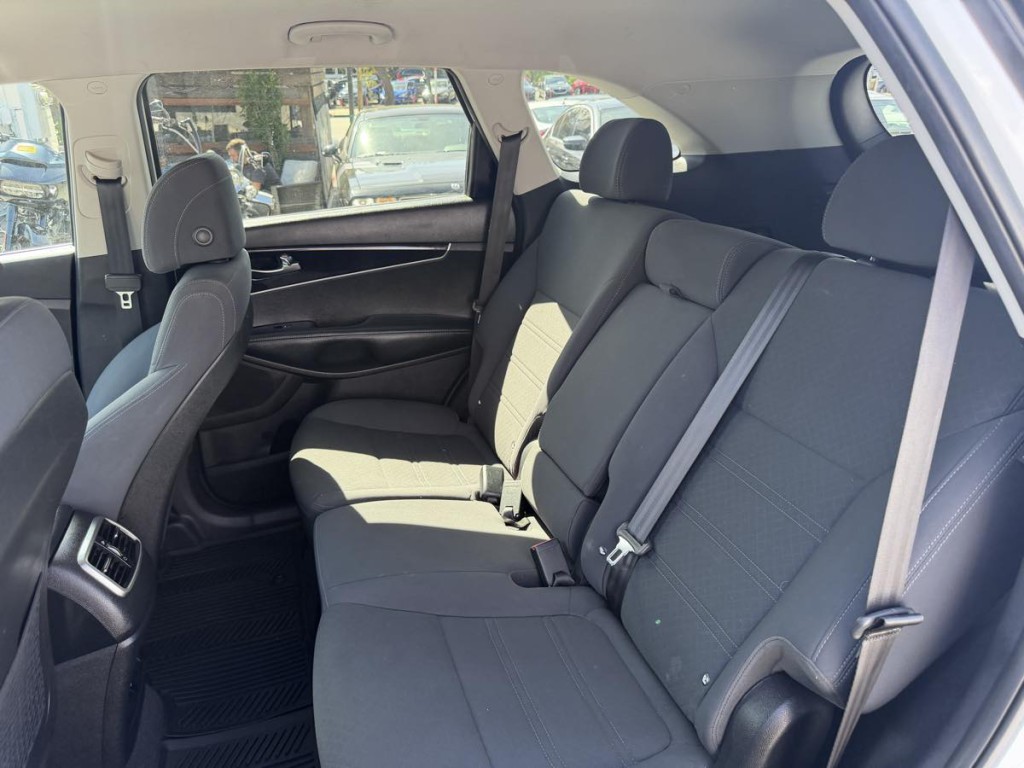 2017 Kia Sorento Image 12