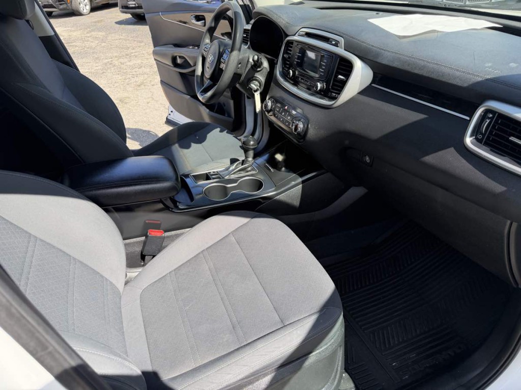 2017 Kia Sorento Image 16