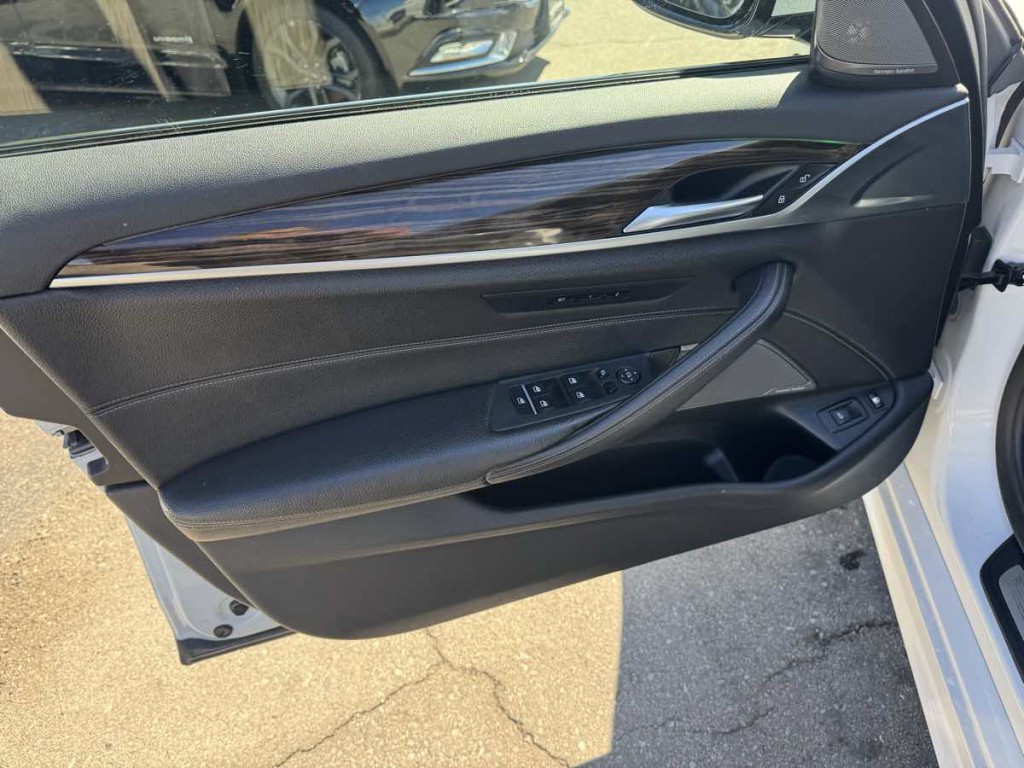 2018 BMW 5 Series Image 10