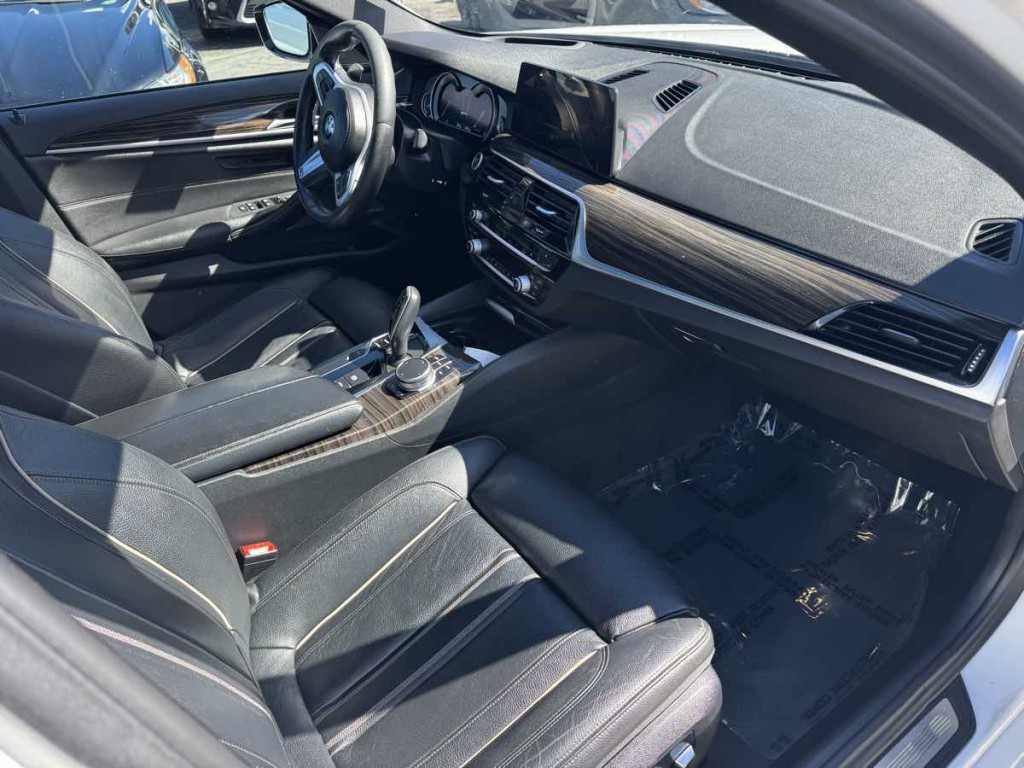 2018 BMW 5 Series Image 17