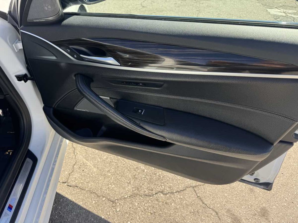 2018 BMW 5 Series Image 18