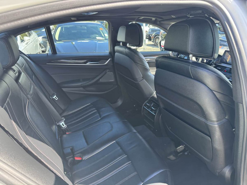 2018 BMW 5 Series Image 19